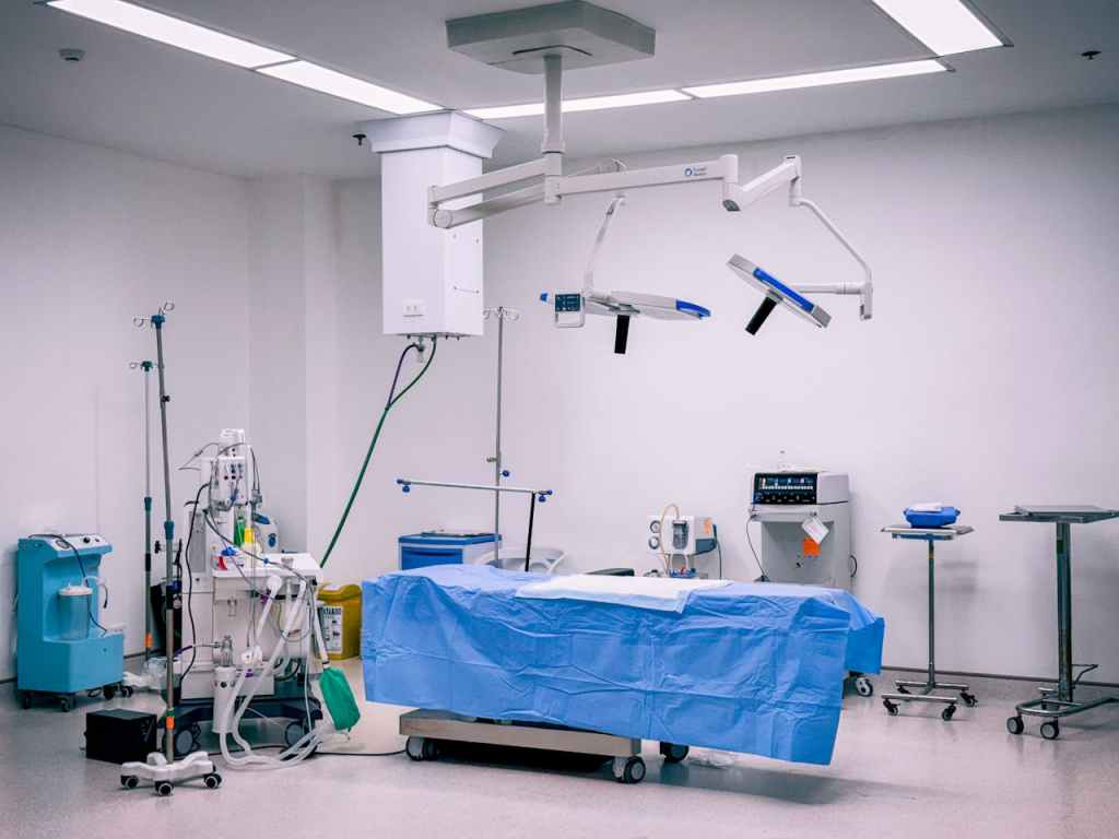 surgical table and lights 