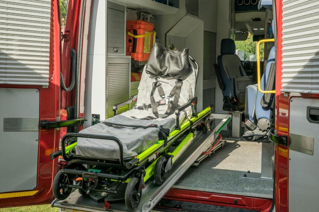 hospital stretcher on wheels